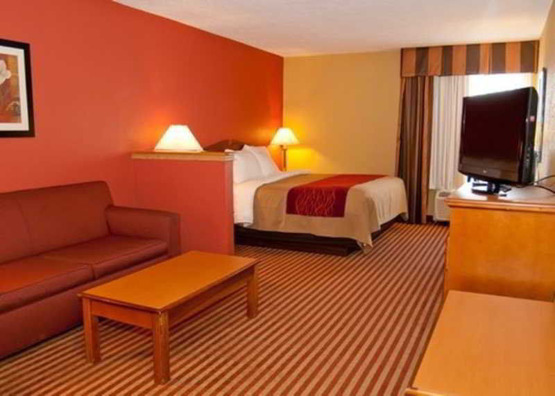 Comfort Inn & Suites Cincinnati Eastgate Exterior photo